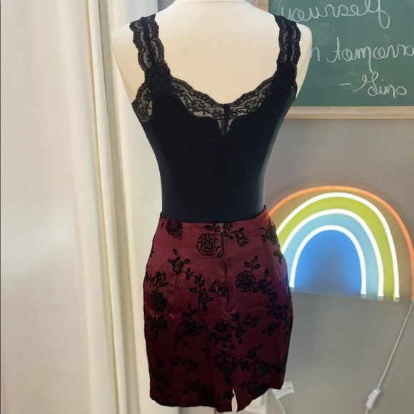 Vintage 90s mini skirt burgundy and the other burn out junior size 5 - Picture 4 of 4